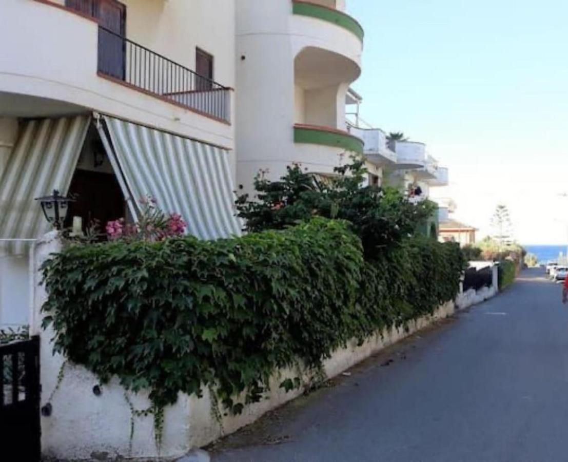 Emily Home Giardini Naxos Exterior foto